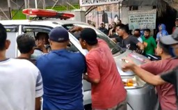 Pelajar SMA Kecelakaan di Surabaya, Warga Terpaksa Hadang Ambulans