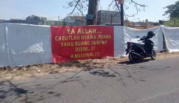 Ini Pemicu Pemasangan Spanduk 'Cabutlah Nyawa Orang Yang Buang Sampah'