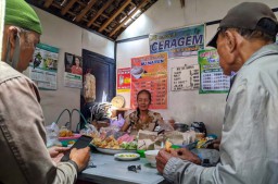 Warung di Pusat Kota Ponorogo ini Jual Semangkuk Dawet Seribu Rupiah