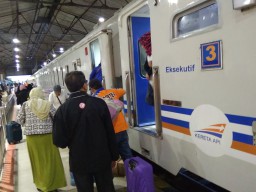 Awas Tiket Kereta Api Palsu, Tiket Asli Sudah Habis Terjual