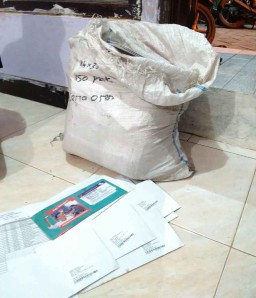 Berita Foto: Temuan Satu Karung KIP di Nginden