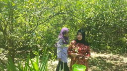 Asyiknya Metik dan Makan Jeruk Sepuasnya di Ponorogo