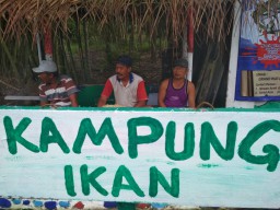 Keren, Selokan Kotor Disulap Menjadi Tempat Edukasi Budidaya Ikan