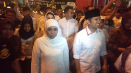 Yang Pertama, Khofifah-Emil Tiba di Lokasi Debat Pilgub Jatim