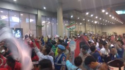 Di Luar Debat Publik, Pendukung Khofifah dan Gus Ipul Perang Yel-yel