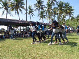 Mengintip Asyiknya Family Gathering Polres Pacitan di Pantai Srau