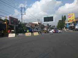 Polisi Alihkan Arus Lalu Lintas Jembatan Widang