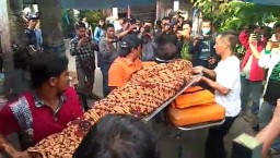 Satu Korban Miras di Tambaksari Dibawa ke RS Bhayangkara, Mengapa?