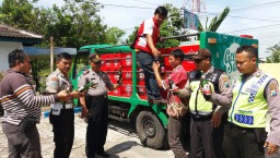 Polisi Gagalkan Pengiriman Ribuan Botol Miras untuk Acara Hajatan