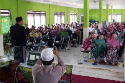Forsana Latih Guru Agama di Malang  Membaca Al Quran Metode Quantum