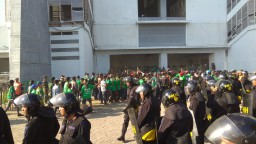 Misbakhus Solikin  Selamatkan 'Muka' Persebaya 