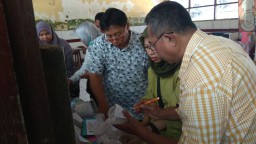 Tim Gabungan Uji Jajanan Es Kepal Susu Penyebab 9 Anak SD Keracunan