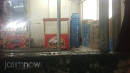 Tas Mencurigakan Tergeletak di Teras Minimarket Balongsari Surabaya