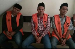 Hakim Vonis Mati 3 Terdakwa Pembunuhan dan Pemerkosaan di Madura