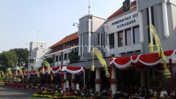 Risma: Kita Merayakan Hari Jadi Surabaya dengan Hati yang Terluka