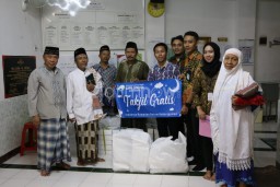 Ramadan, PDAM Surya Sembada Bagikan  2.350 Paket Takjil