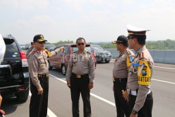 Wakapolda Jatim Tinjau Pos Mengkreng, Ini Pesannya