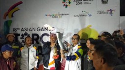 Obor Asian Games Dipertemukan dengan Api Biru Kawah Gunung Ijen