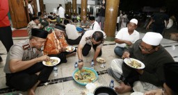 Foto : Kapolrestabes Surabaya Ingatkan Masjid Steril dari Politik
