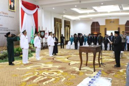 Gubernur Soekarwo Lantik Tiga Penjabat Bupati