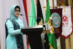 Bude Karwo Serahkan Plt Ketua PKK Tiga Daerah