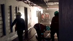 Gedung Kosong di Surabaya Terbakar, 8 Mobil Pemadam Dikerahkan