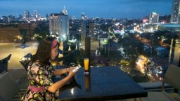 Rooftop di Batiqa Hotel, Tempat Kece Alternatif Menikmati Surabaya