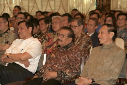 Soekarwo Sebut Perekonomian Jatim Tumbuh 5,57 Persen
