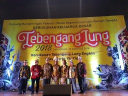 Menteri Susi Jadi Warga Kehormatan Dayak Bernama Dao Mening