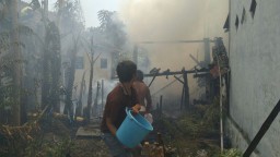 Gudang Barang Bekas Ludes Terbakar