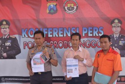Unggah Foto di Medsos, Guru ini Diciduk Polisi