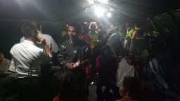 Foto: Evakuasi Korban Kapal Wahyu Ilahi Terbakar