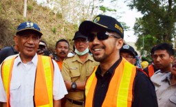 Foto-foto Bupati Emil Dardak Berewok, Macho!