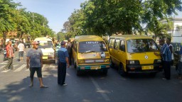 Sopir Angkot di Probolinggo Sweeping Pengemudi Gojek