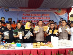 Polda Jatim Musnahkan Barang Bukti Berbagai Jenis Narkoba