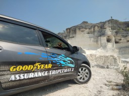 Foto: Ban Goodyear Jajal Jalanan Berdebu hingga Basah