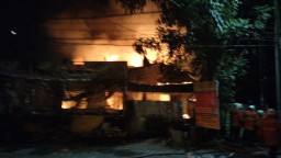 11 Unit Mobil PMK Padamkan Kebakaran di Restoran Gudeg Solo