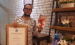 Buku Kumpulan Puisi Selama 20 Tahun ini Sabet Penghargaan