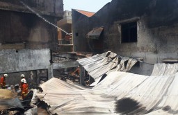 Penampakan Rumah Berisi 52 Motor Terbakar