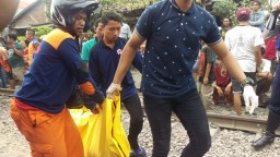 3 Korban Pajero vs KA di Surabaya Dievakuasi ke RS Bhayangkara