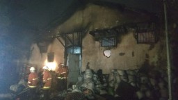 Pabrik Arang di Jalan Karet Terbakar, 10 Unit Mobil PMK Dikerahkan