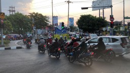 Live Traffic: Lalu Lintas Sekitar Flyover Jl. Diponegoro, Surabaya