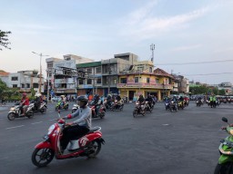 Live Traffic: Lalu Lintas Sekitaran Tugu Pahlawan, Surabaya