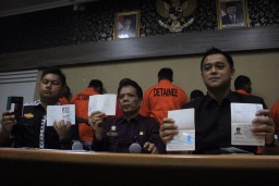 Langgar Izin Tinggal, 7 ABK Warga Negara Asing Diciduk di Atas Kapal 