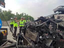  Ini Identitas Korban Kecelakaan Toyota Innova vs Truk di Tol Sumo