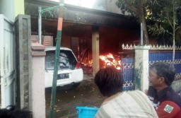 Dua Kebakaran Melanda Surabaya, Rumah Kos dan Dapur Hangus