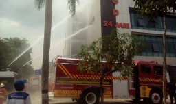  Gedung Baru RS Samsoeri Terbakar, Water Canon Ikut Padamkan Api