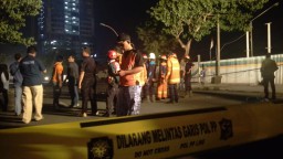 Video:  Petugas Melihat 'Jurang' di Jalan Raya Gubeng Surabaya