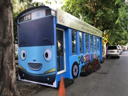 Unik, Pos Pengamanan Natal dan Tahun Baru Berdesain Bus Tayo