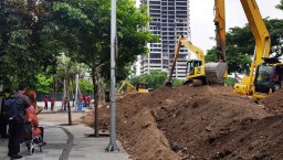 Foto:  Jalan Raya Gubeng yang Ambles Mulai 'Ditambal'